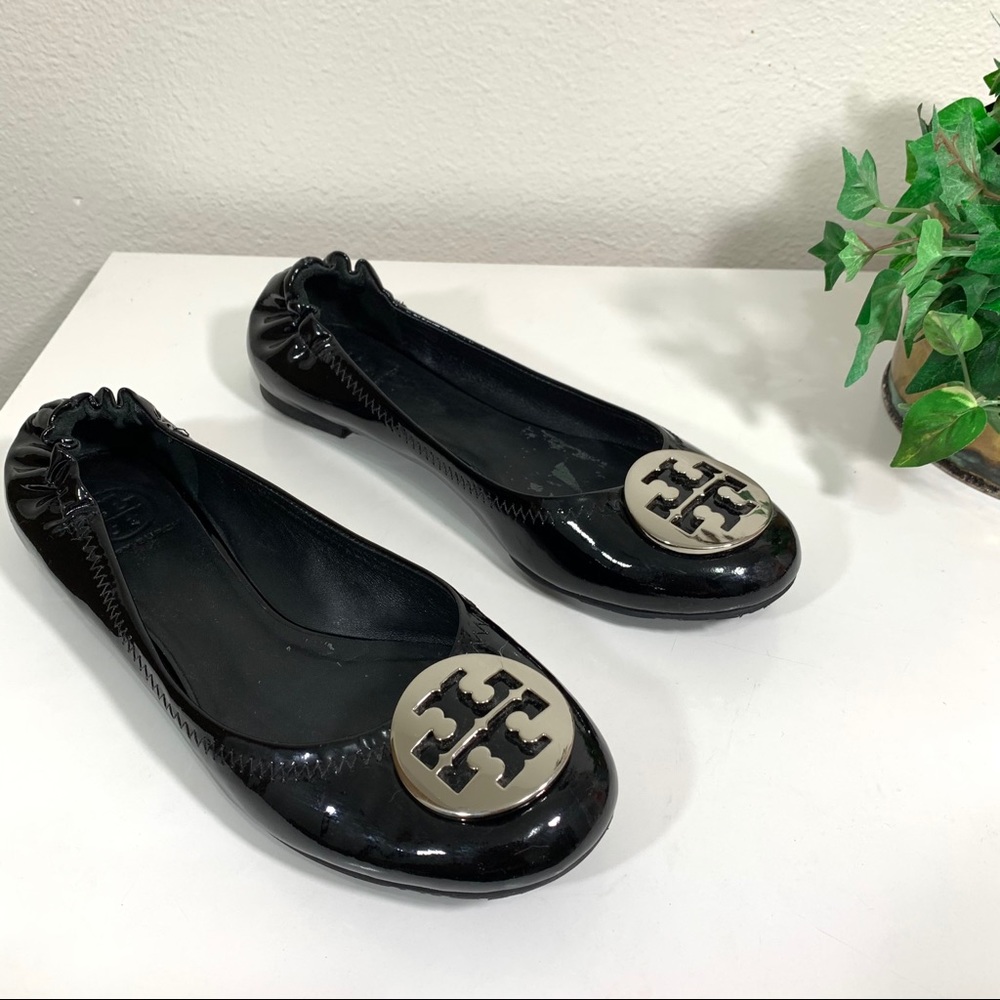 TORY BURCH Patent Leather REVA Silver Logo Flats - Picture 4 of 9